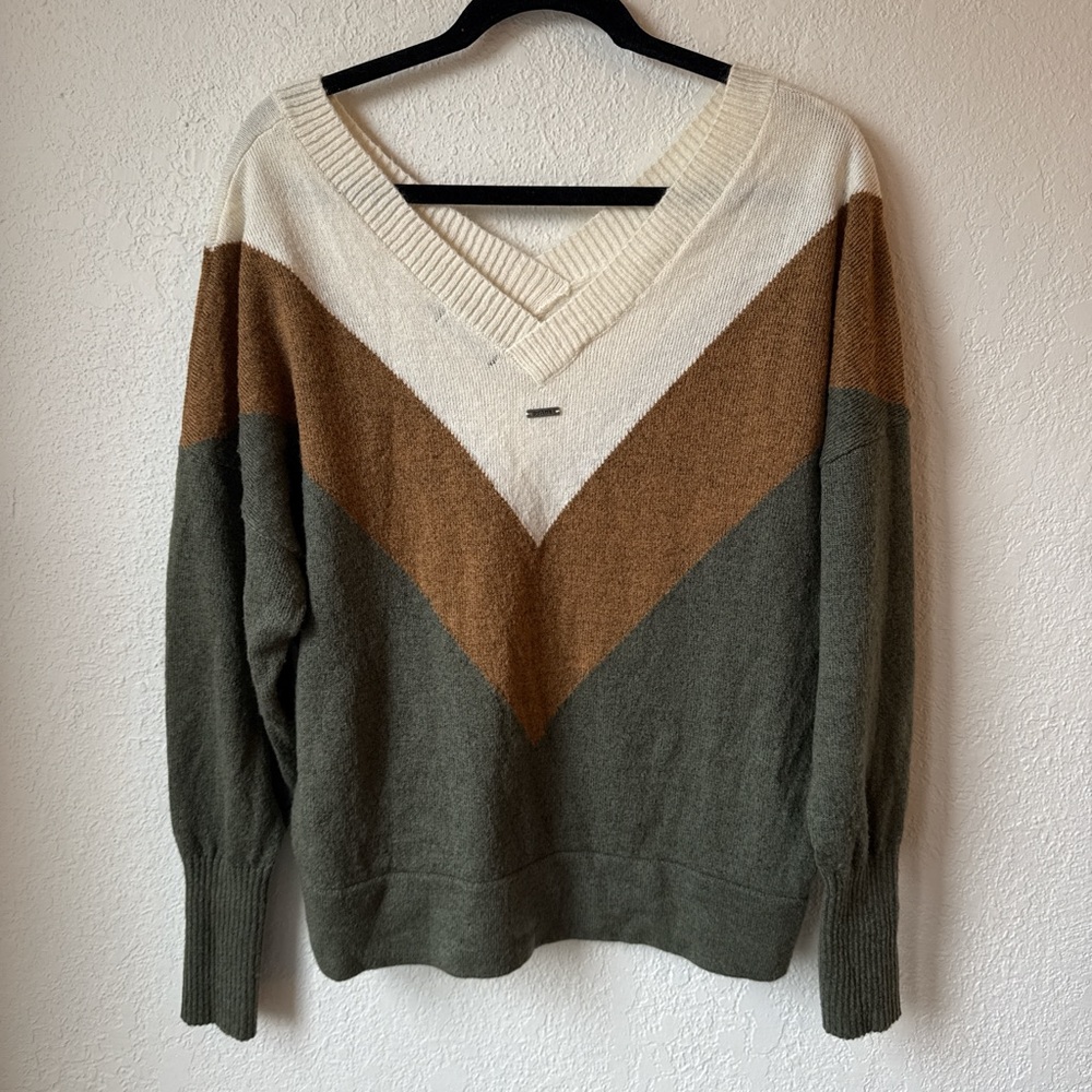 Colorblock V-Neck Sweater - Picture 4 of 7